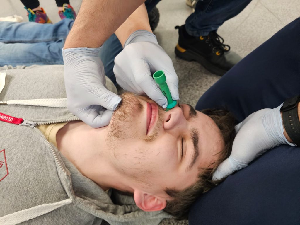 założenie rurki nosow gardłowej